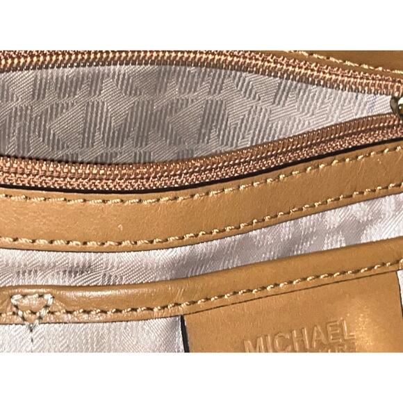 Michael Kors Kirby large satchel in brown monogram printed pebble leather. - Picture 13 of 15